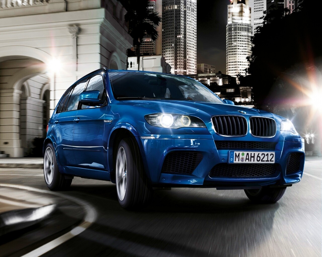 Синий кроссовер BMW обои