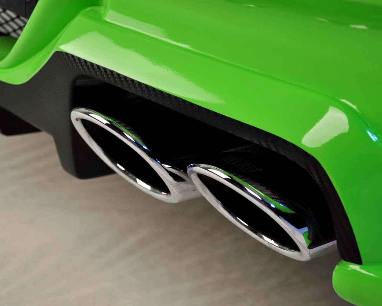 Выхлопная труда обои