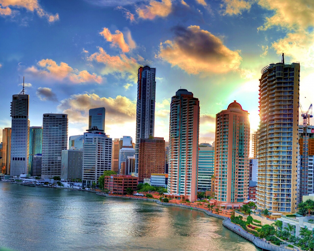 Город на берегу обои