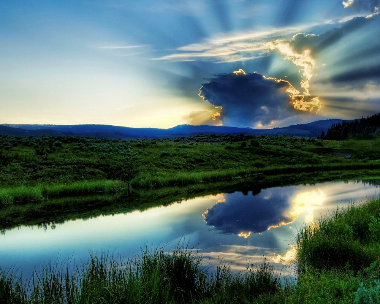 Облако над лугом обои