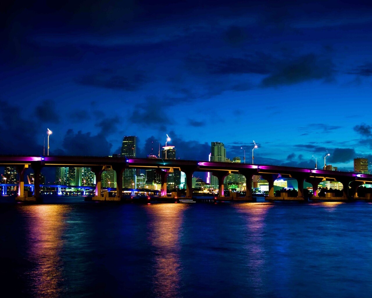 Подсветка обои