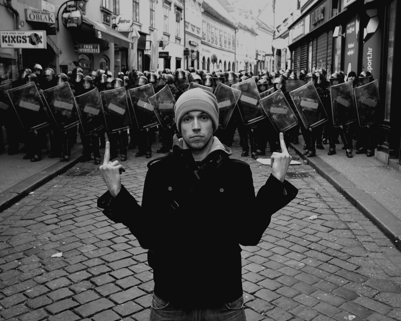 Против системы обои