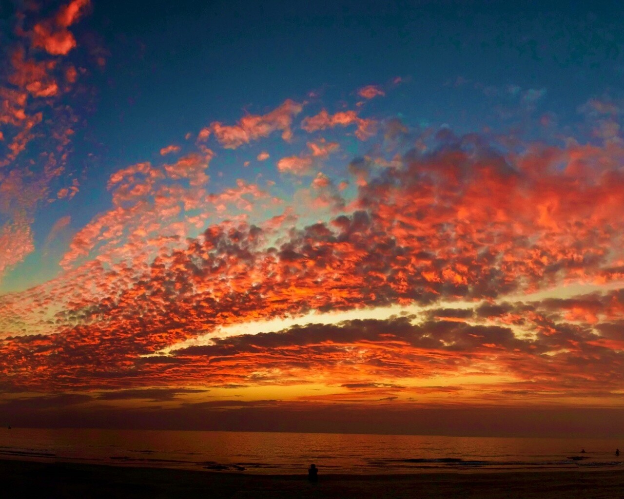 Изумитеьное закатное небо обои