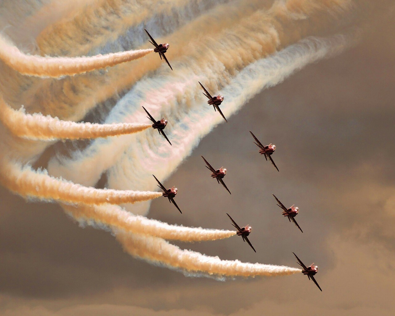 Красивая эскадра самолетов на авиашоу обои