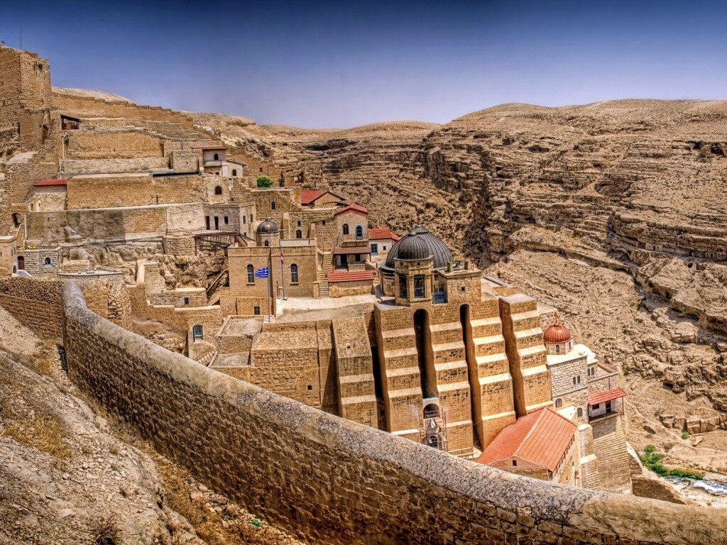 Город среди скал обои