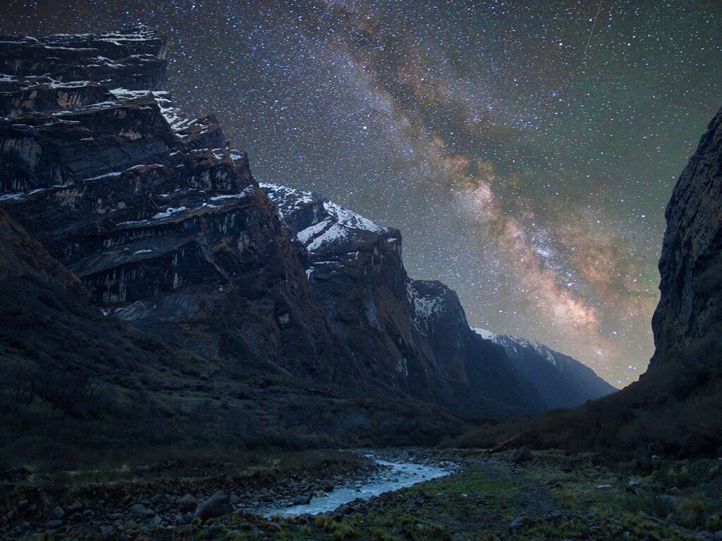 Обрыв под звездным небом обои