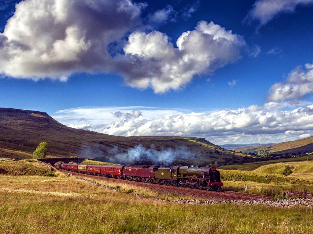 Поезд в долине обои