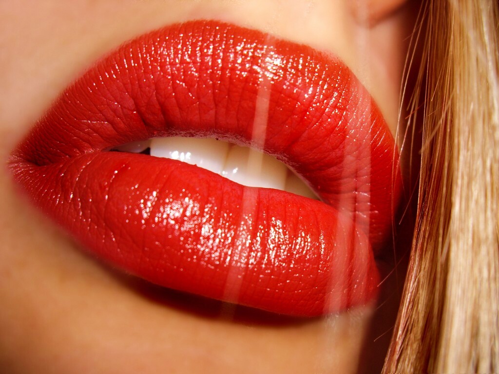 Сочные губы обои