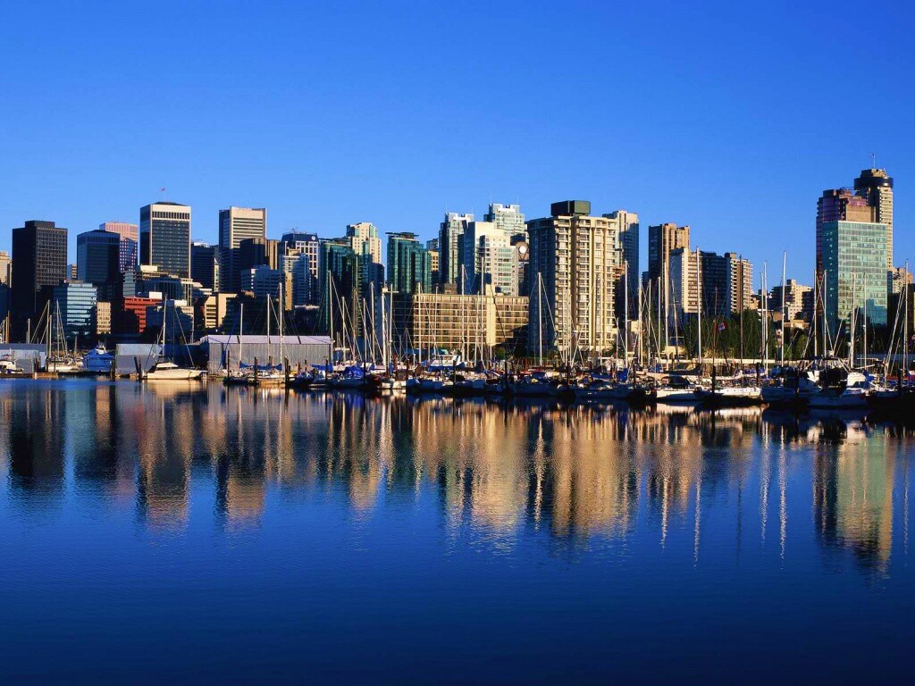 Город у воды обои