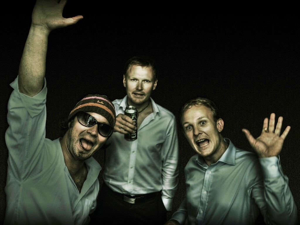 Колоритная тройка обои