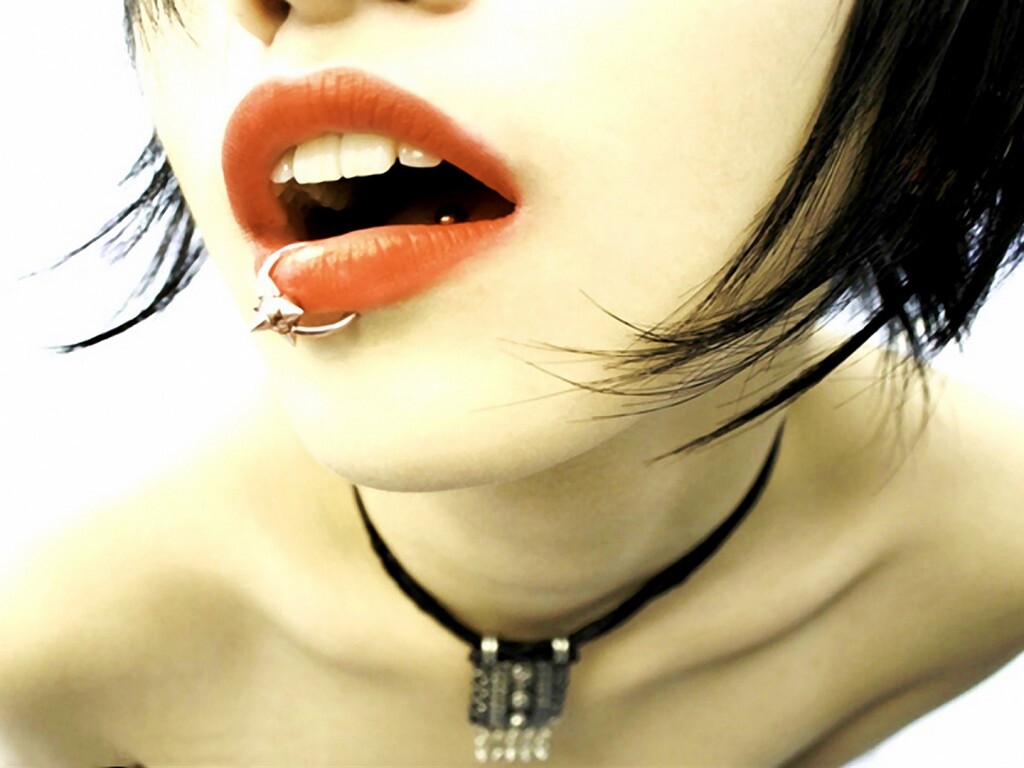 Девушка с кольцом обои