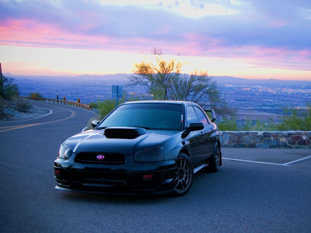 Субару на смотровой алощадке в горах обои