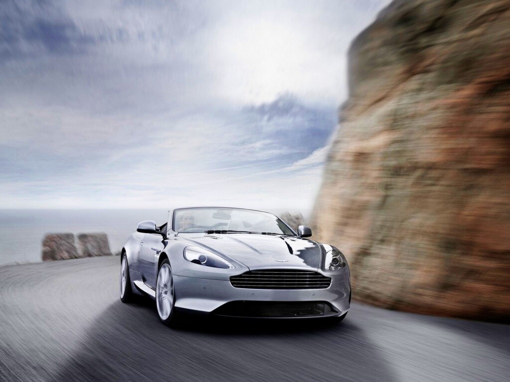 Aston Martin на повороте обои