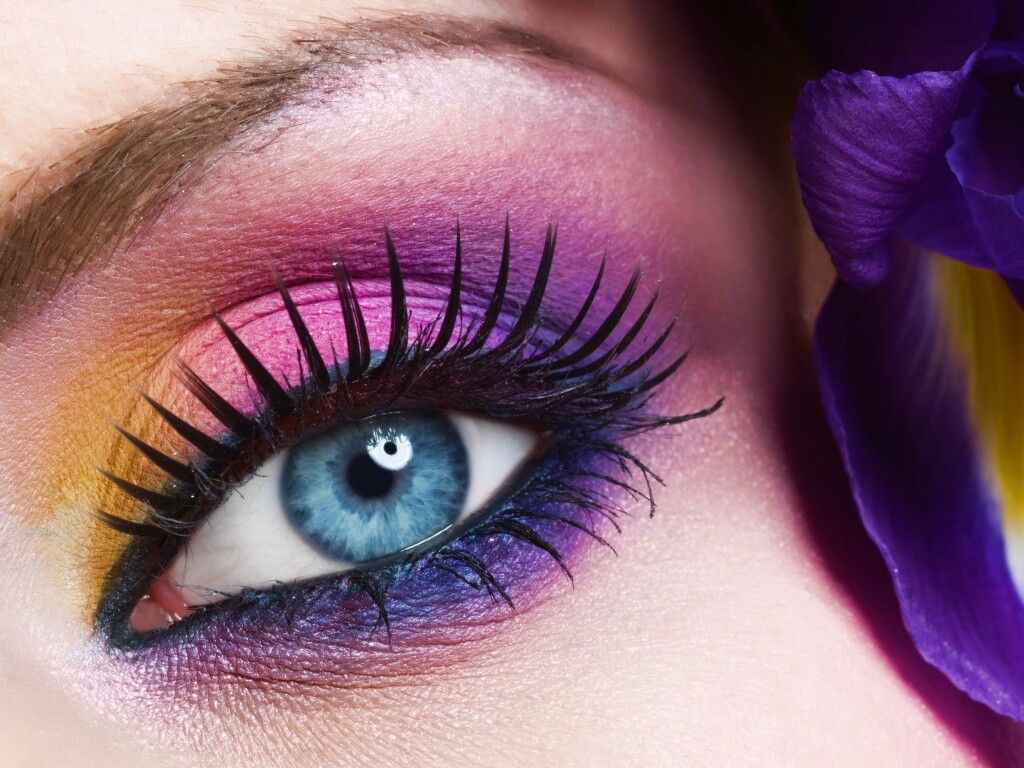 Макияж и цветок обои