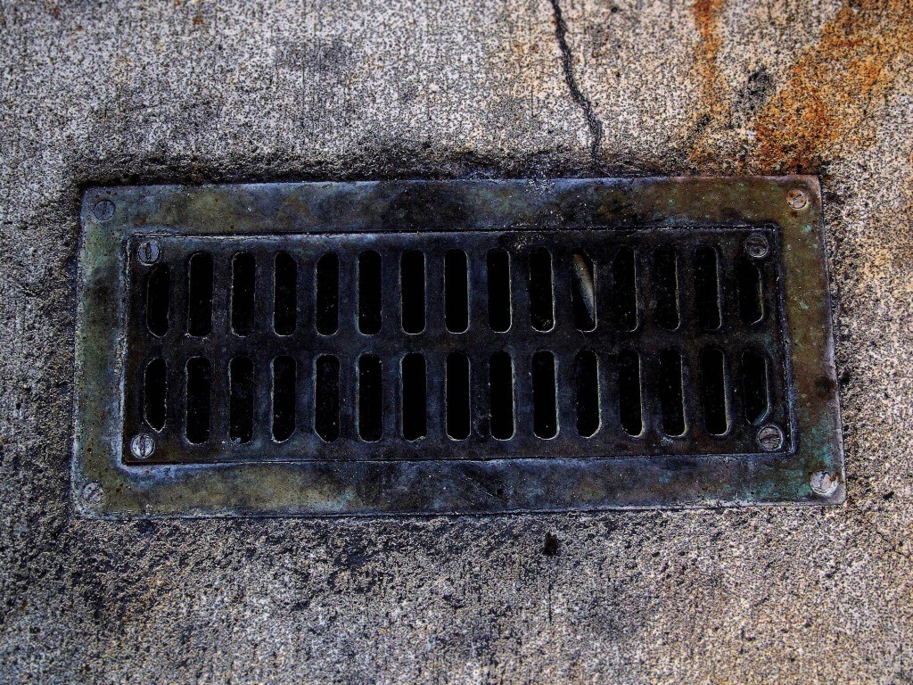 Канализационная решетка обои