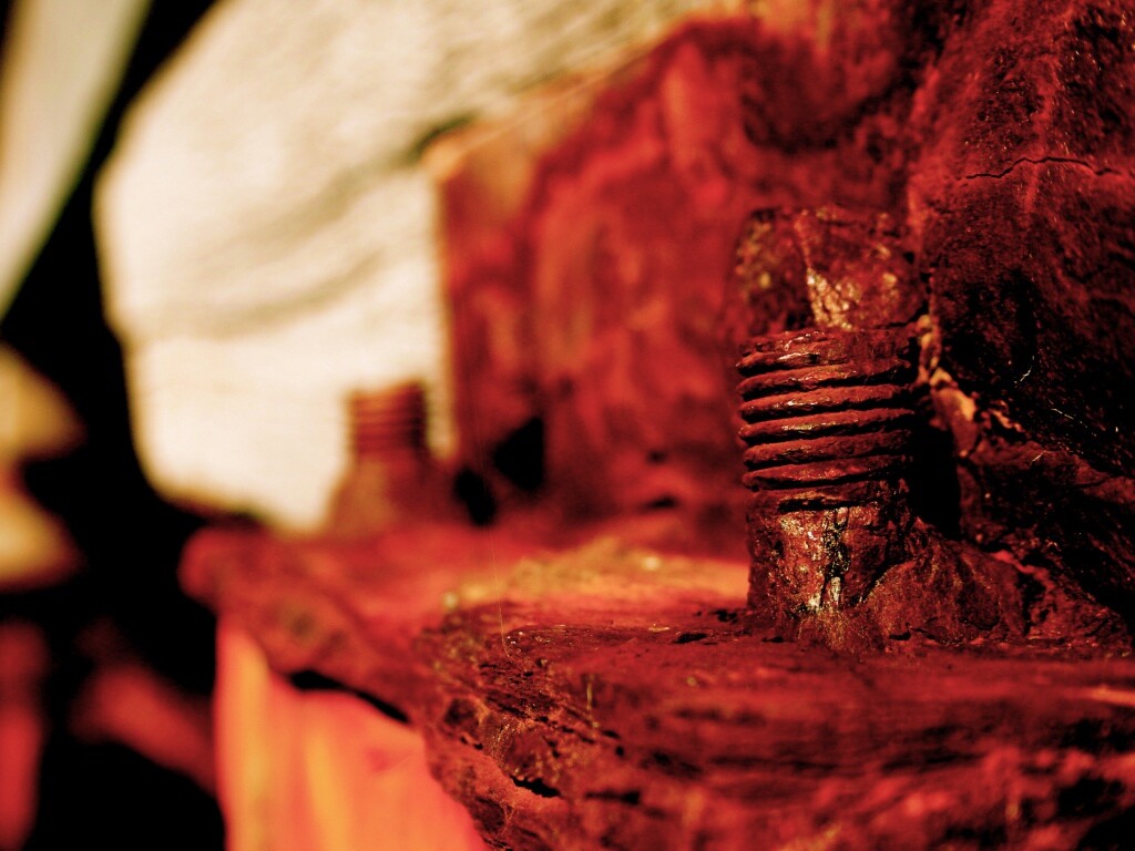 Проржавевшие болты обои