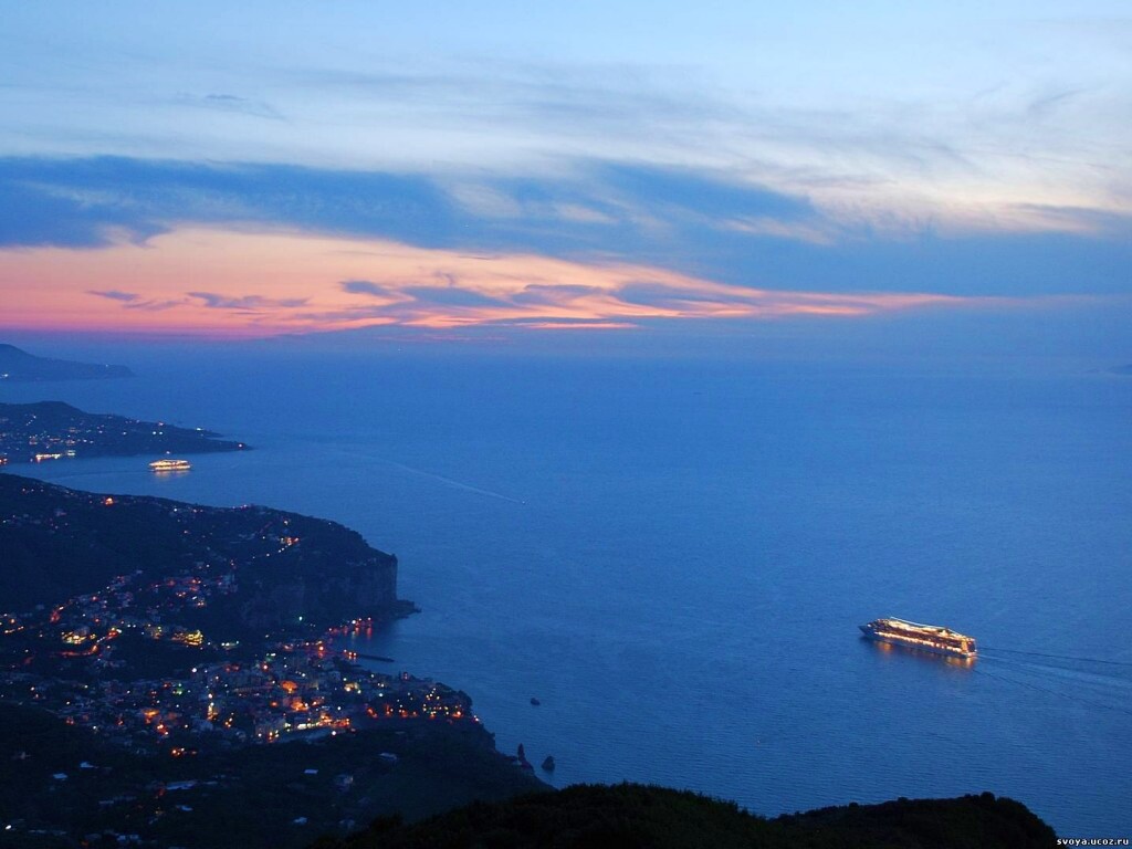 Городок у моря обои