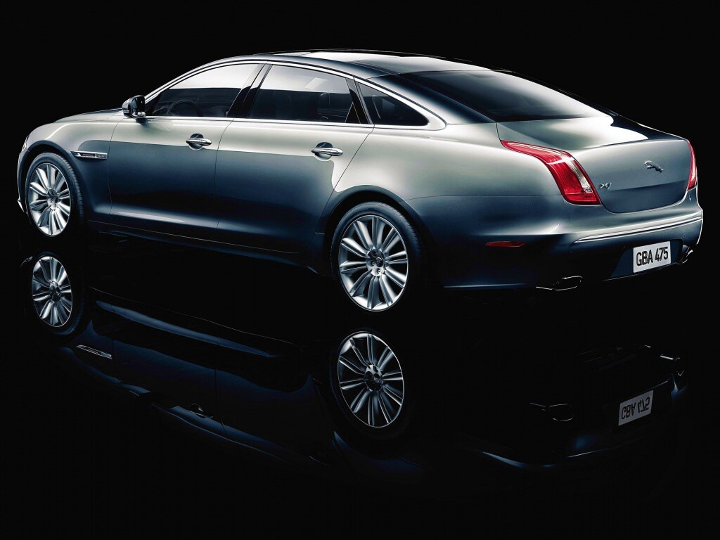 Шикарный седан от ягуар обои