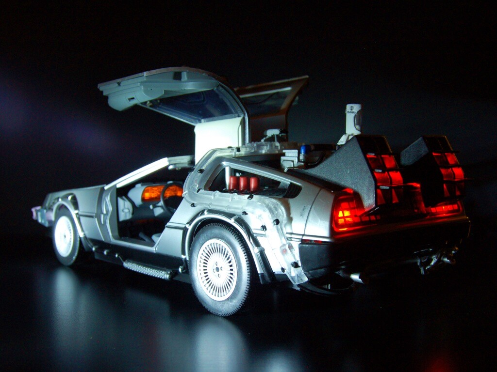 Фигурка делореана обои