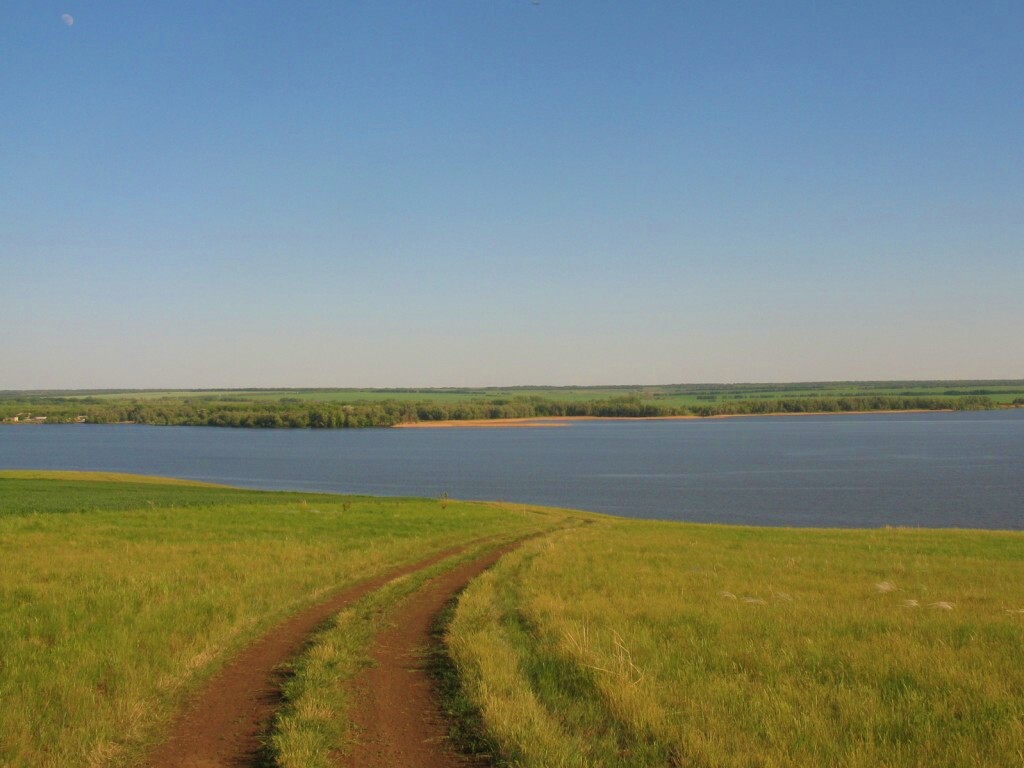 Дорога спускается к воде обои