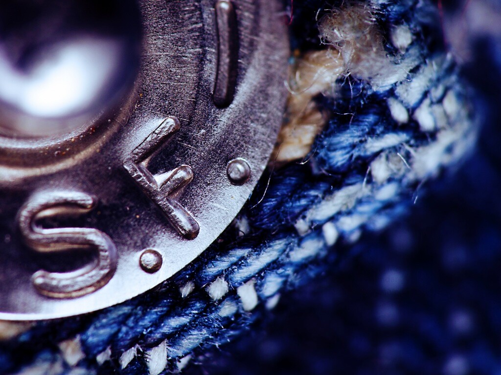 Заклепка на джинсах в макро обои