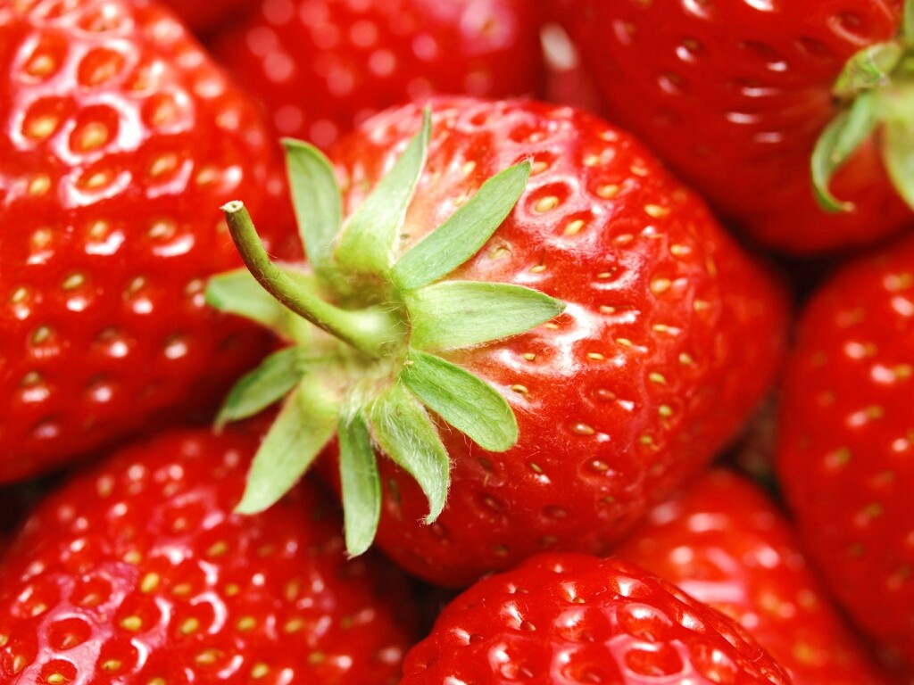 Сочная клубничка обои