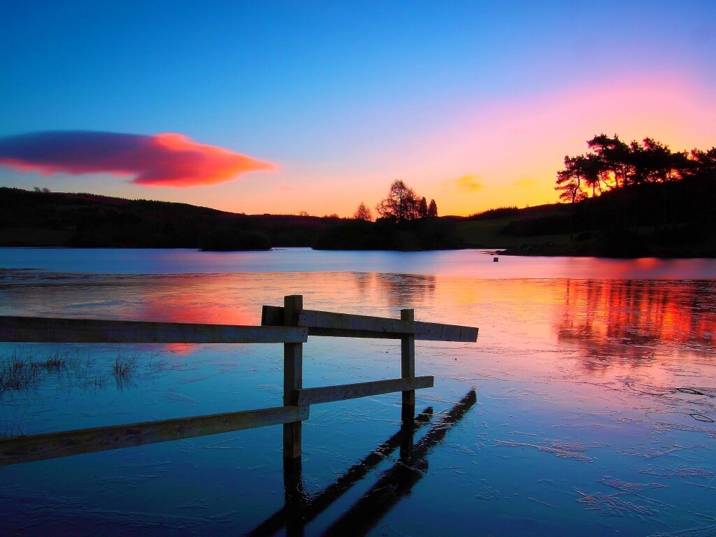 Красивый закат на озере обои