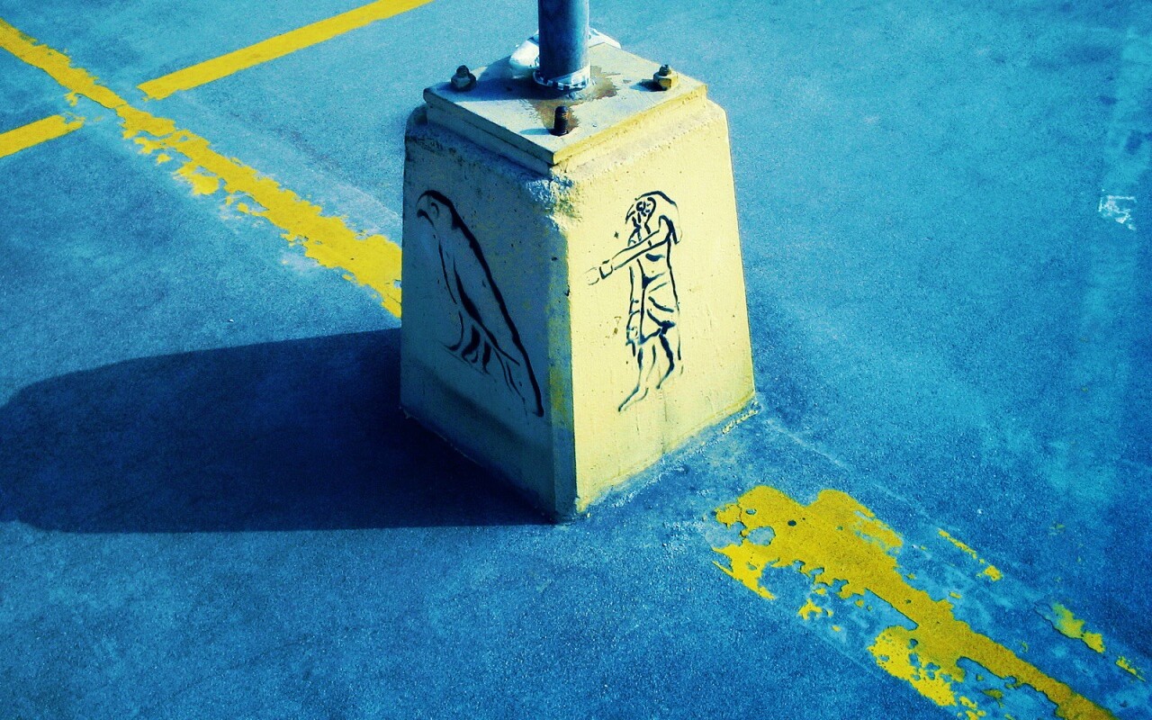 Египетские иероглифы на столбе обои