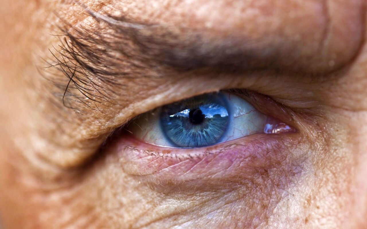 Глаз пожилого человека обои