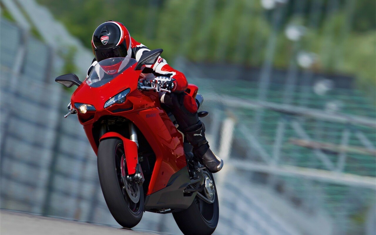 Мотоциклист на Дукати 848 обои