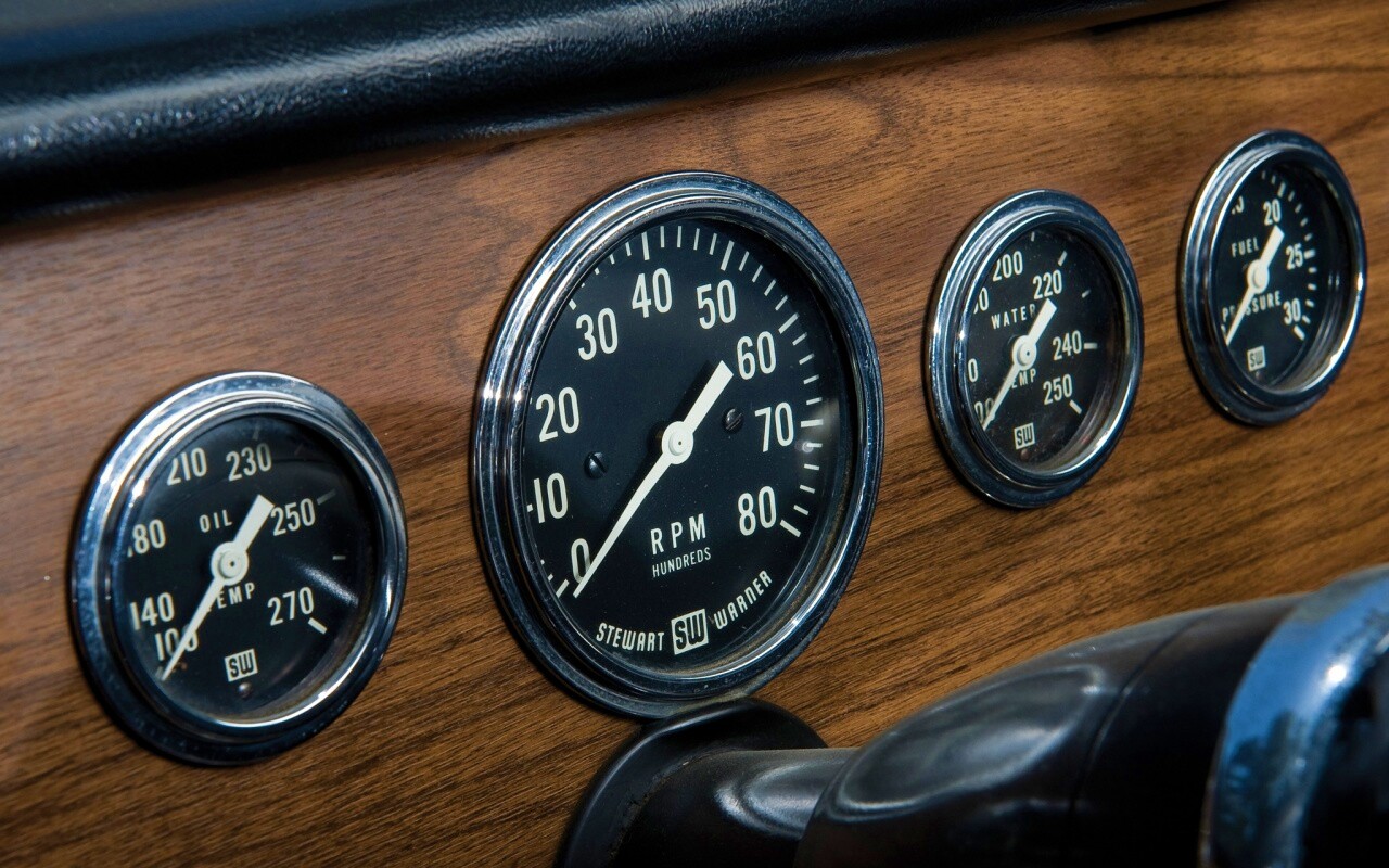 Приборная панель автомобиля Dodge обои