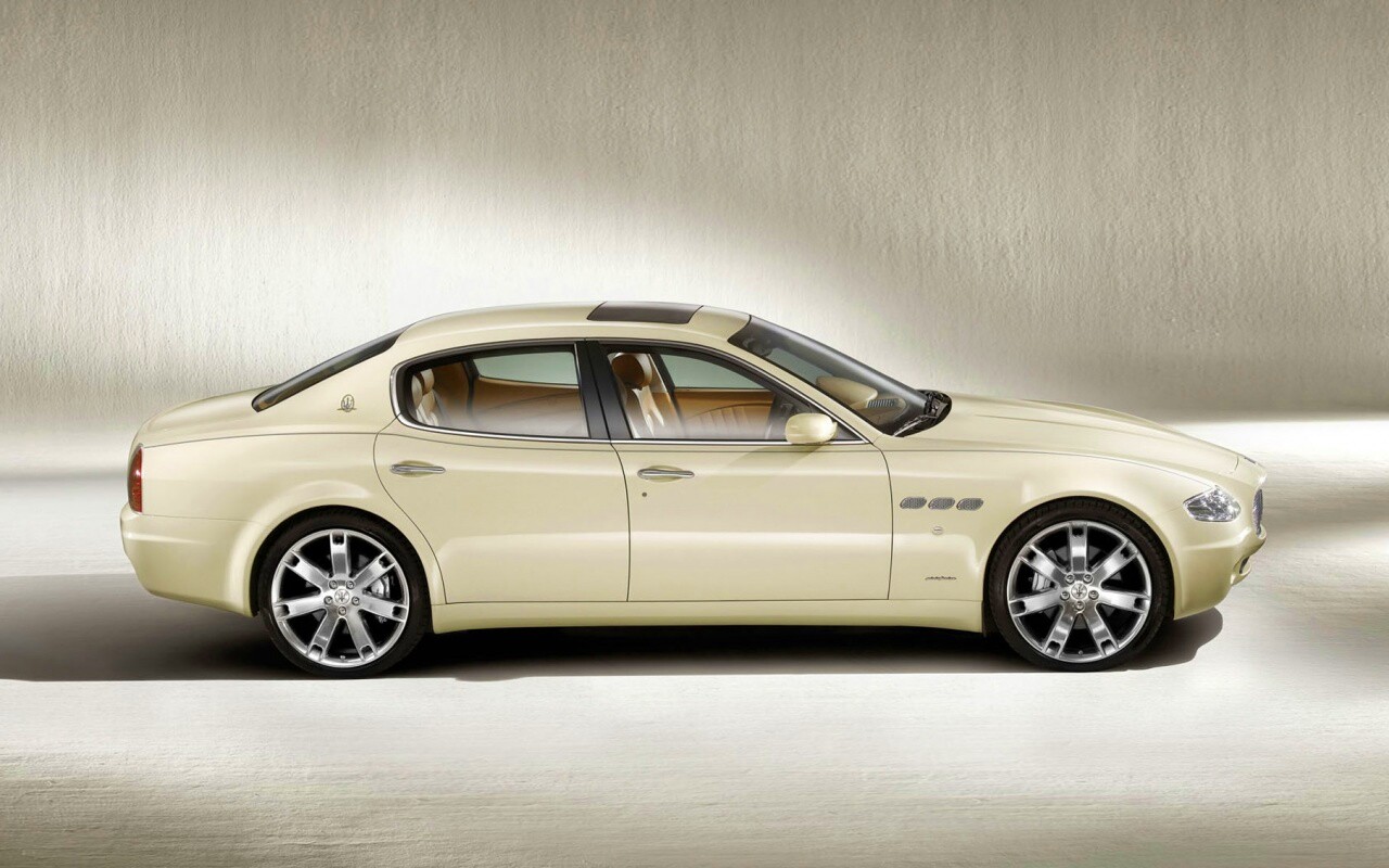 Maserati Quattroporte сбоку обои