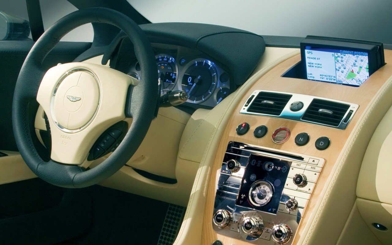 Салон Астон Мартина обои