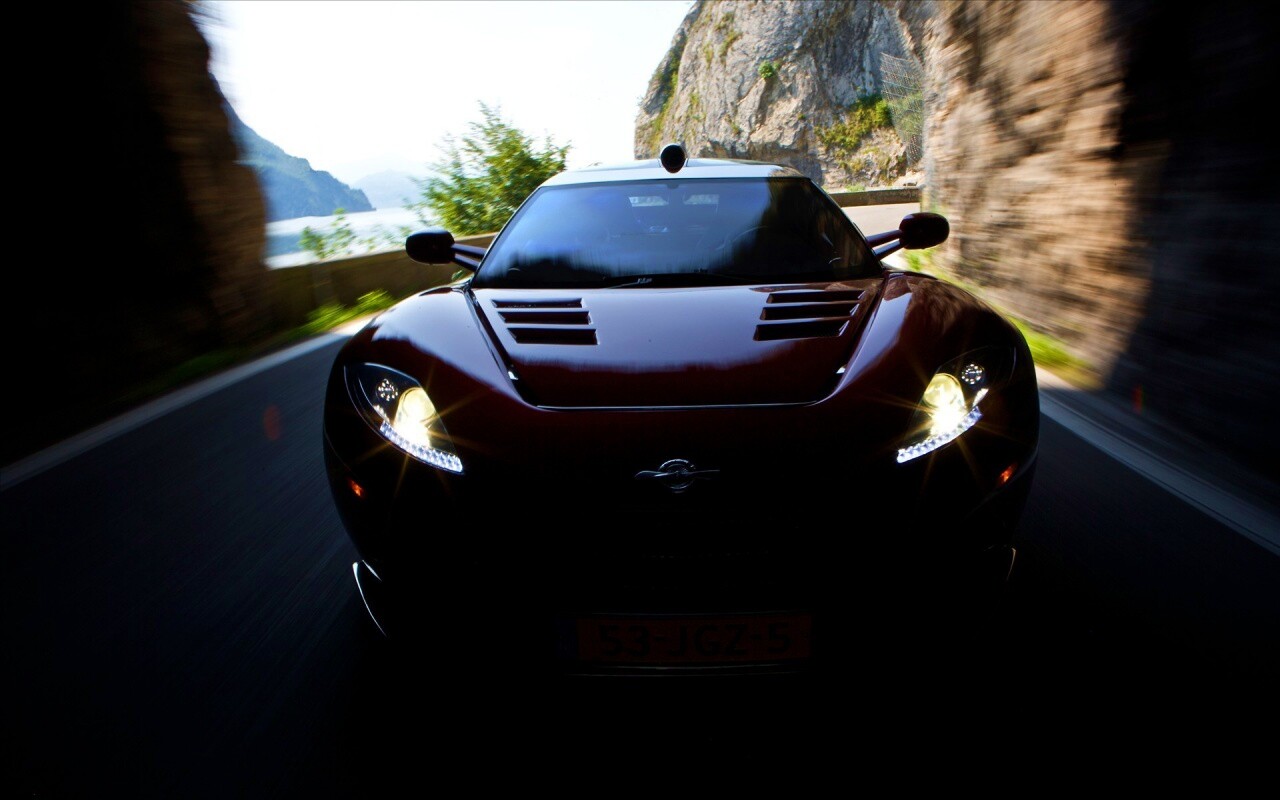 Машина въезжает в тоннель обои