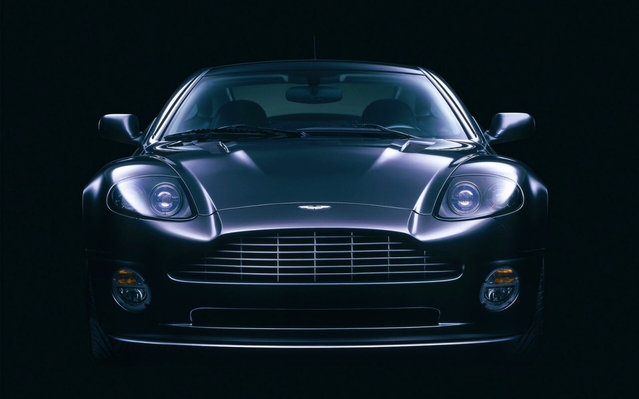 Aston Martin Vanqish обои