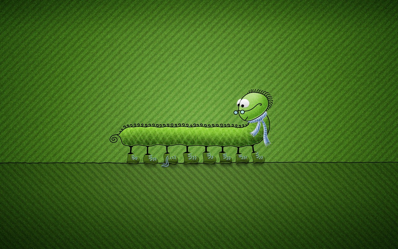 Гусеница в ботинках обои