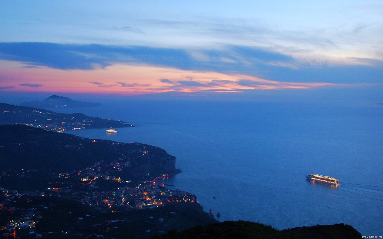 Городок у моря обои