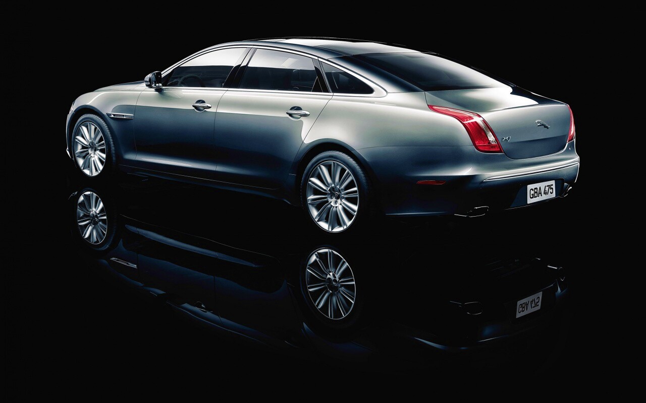 Шикарный седан от ягуар обои