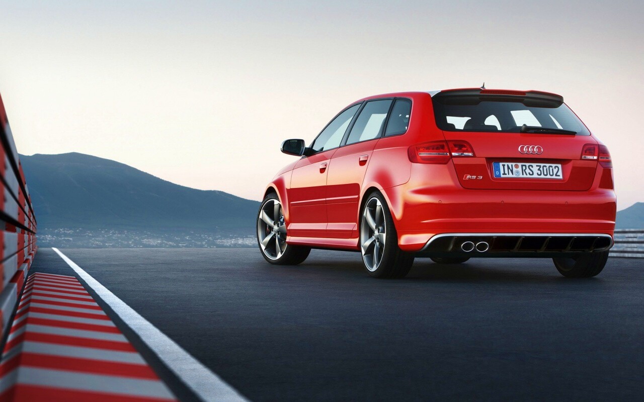 Audi модели RS3 сзади обои