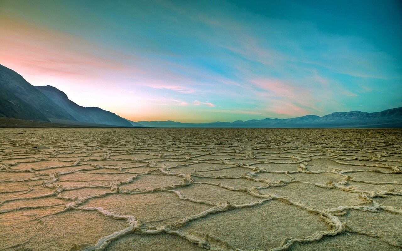 Высохшее пустынное озеро обои