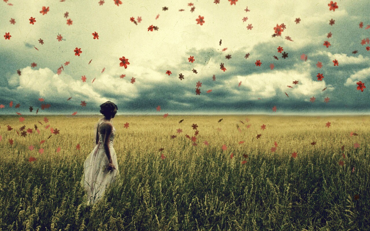 Грустная девушка в поле травы обои
