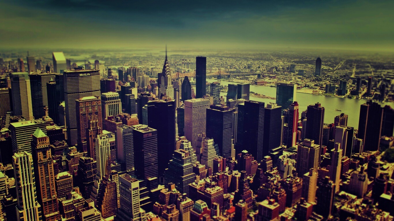 Темное небо над городом обои