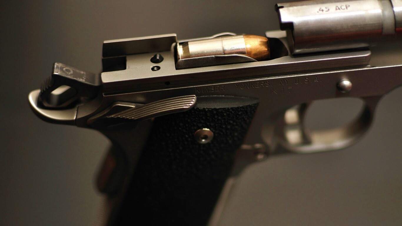 Разобранный пистолет обои