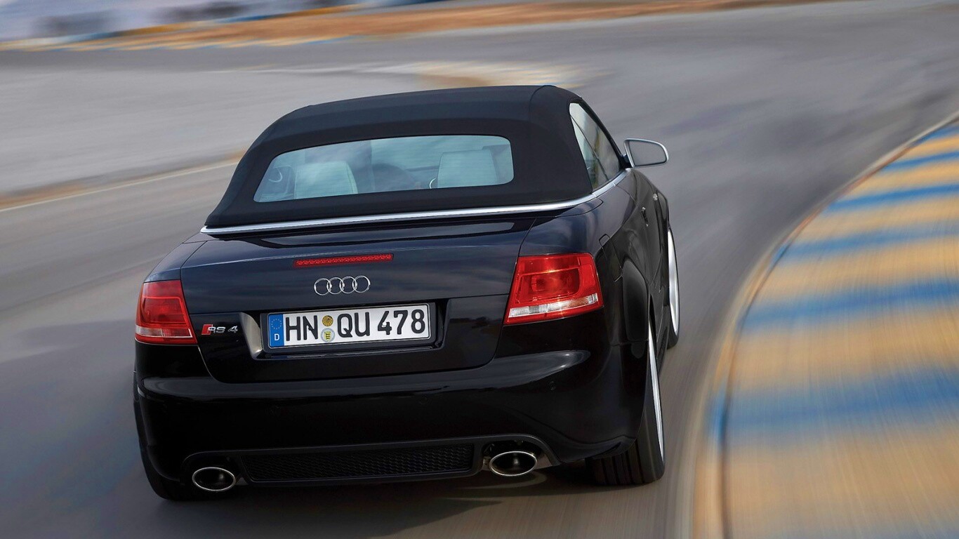 Audi RS 4 с тряпичной крышей обои