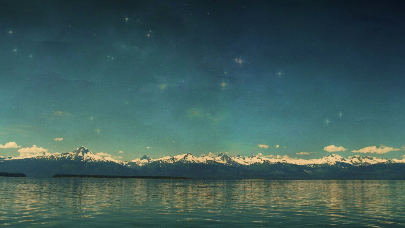 Горы за морем обои