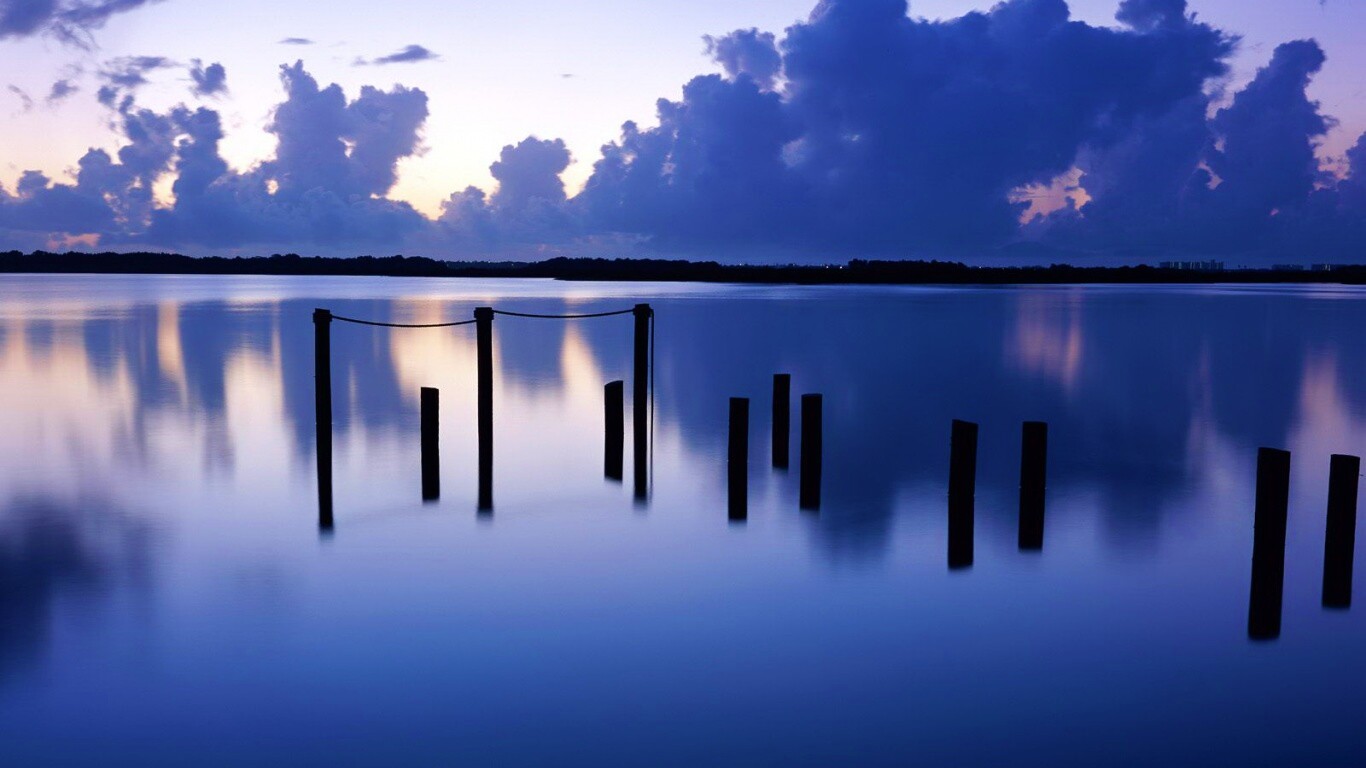 Столбики из воды обои