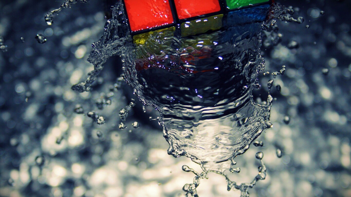 Кубик рубика в воде обои