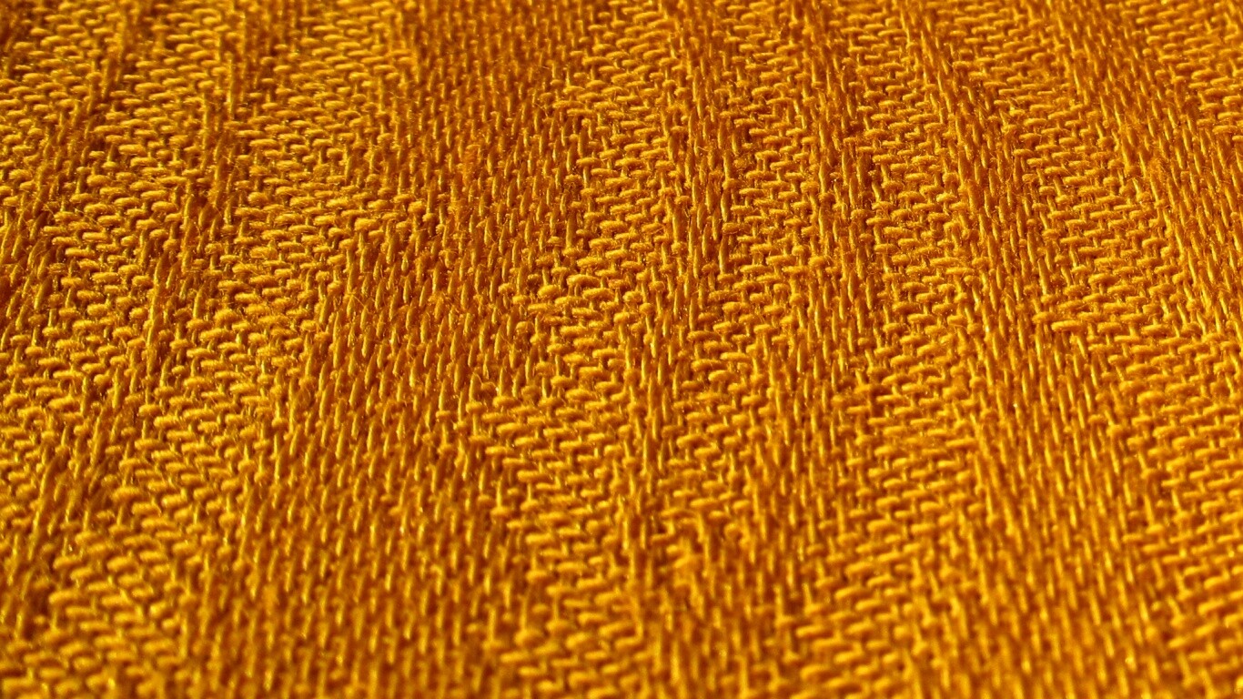 Золотистая ткань обои