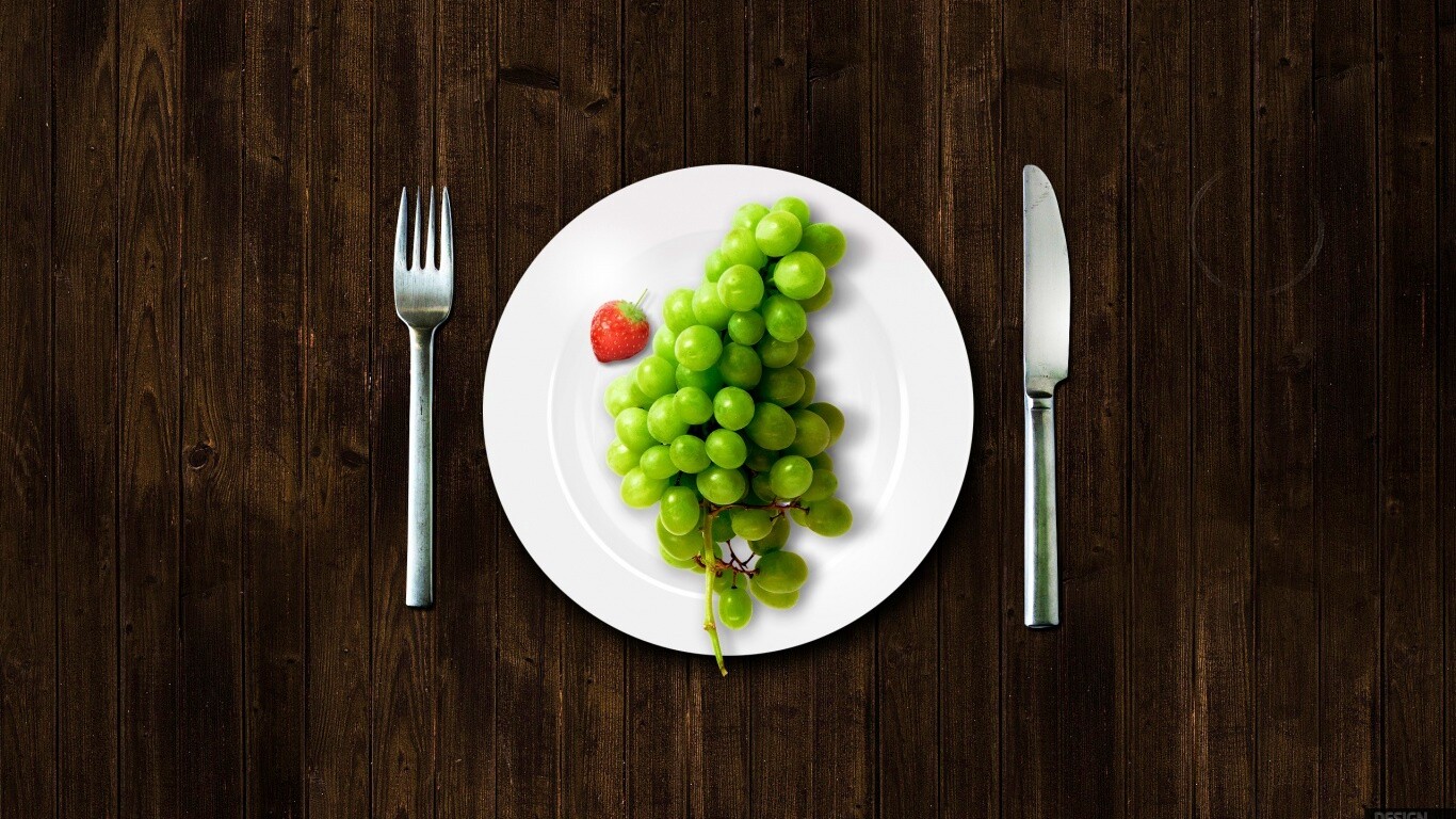 Виноград с клубникой обои