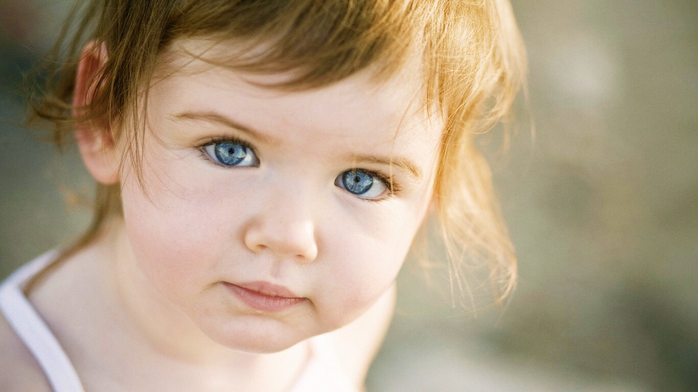 Детское личико обои